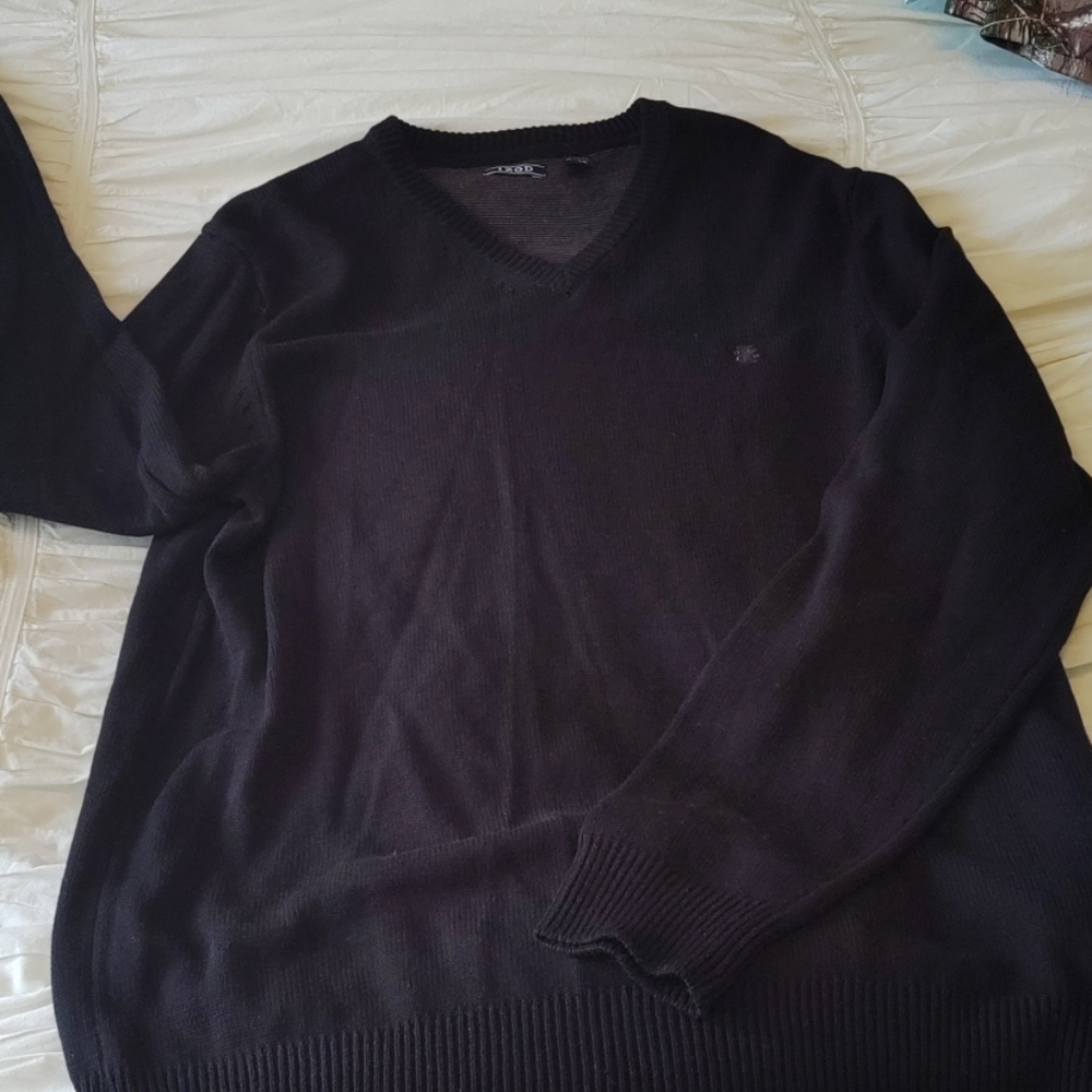 Men's black Izod sweater, Large